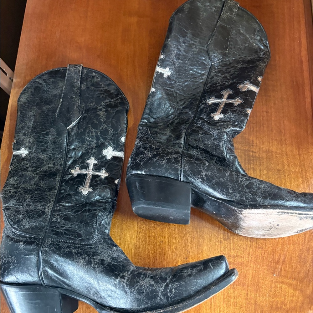 Johnny Ringo Black Heeled Boots with Cross Design